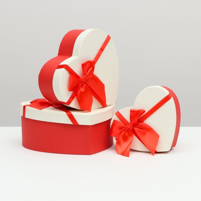 Набор коробок 3 в 1 сердца Набор коробок 3 в 1 сердца "Красный бант", 22 x 20 x 9; 19 x 17 x 7,5; 16 x 13,5 x 6 см