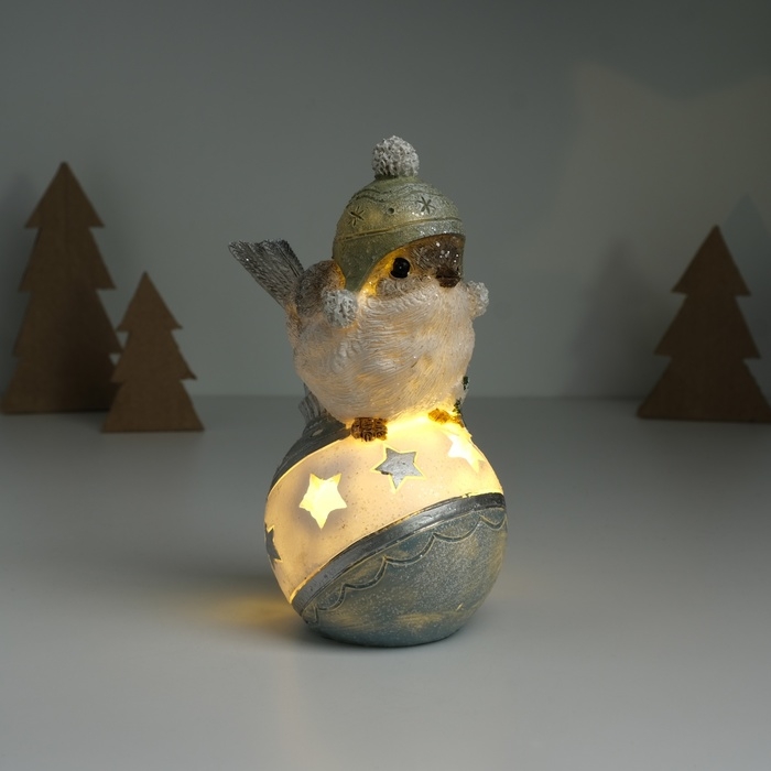 Сувенир полистоун свет "Воробышек в шапке сидит на новогоднем шарике" серый 7,6х9,5х15 см