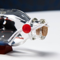 Корабль сувенирный в бутылке 15х4х6см, чёрный Корабль сувенирный в бутылке 15х4х6см, чёрный