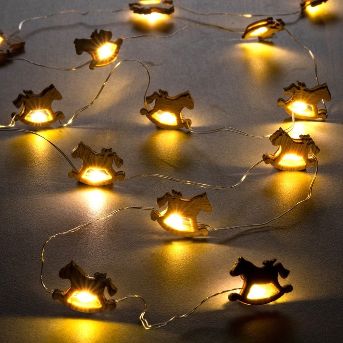 Гирлянда «Нить» 2 м роса с насадками «Лошадка», IP20, серебристая нить, 20 LED, батарейки ААх2 (нет в комплекте), свечение тёплое белое Гирлянда «Нить» 2 м роса с насадками «Лошадка», IP20, серебристая нить, 20 LED, батарейки ААх2 (нет в комплекте), свечение тёплое белое