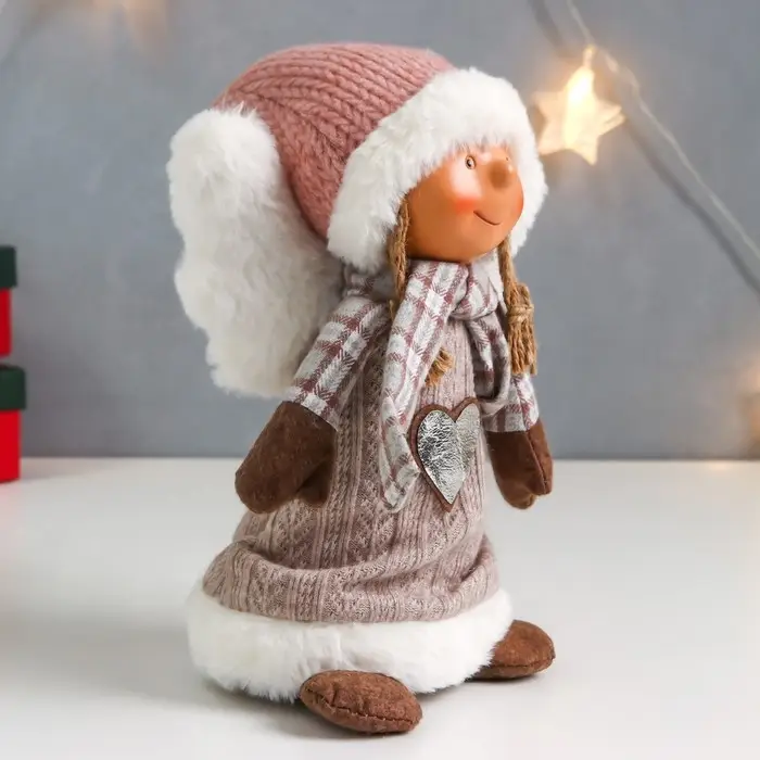 Кукла интерьерная "Ангелочек Марфуша в бежевом вязаном платье с сердечком" 35х15х11 см