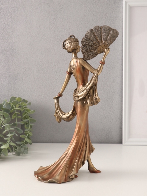 Сувенир полистоун "Девушка в платье 20-30-х годов с веером" 17,5х13х34 см