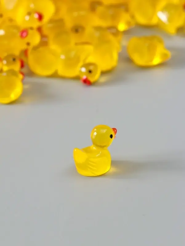 Сувенир полистоун флюоресцентный "Уточки" набор 100 шт 1,5х1,5 см