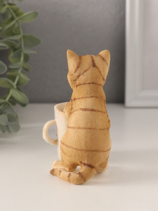 Сувенир полистоун "Рыжий котёнок с чашкой кофе" 8,5х5,5х10 см