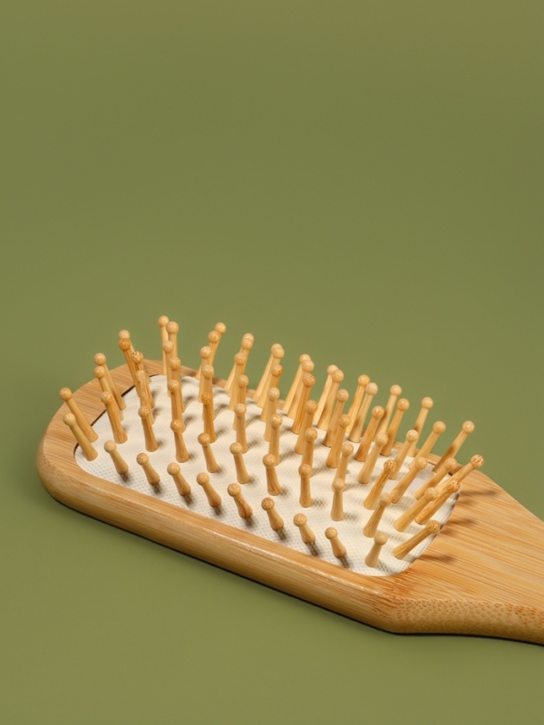 Расчёска массажная BAMBOO 22,5*6,5см бамбук/резина бел подвес/пакет QF Расчёска массажная BAMBOO 22,5*6,5см бамбук/резина бел подвес/пакет QF