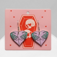 Серьги акрил &laquo;Сердце&raquo; руки скелета, цвет зелёно-сиреневый