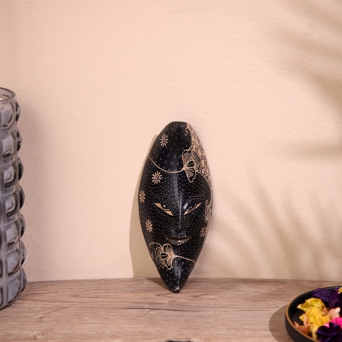 Маска "Ган" батик, дерево 8х4х15 см