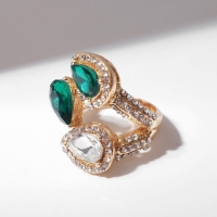 Кольцо &laquo;Драгоценность&raquo; капля трио, цвет бело-изумрудный в золоте, безразмерное