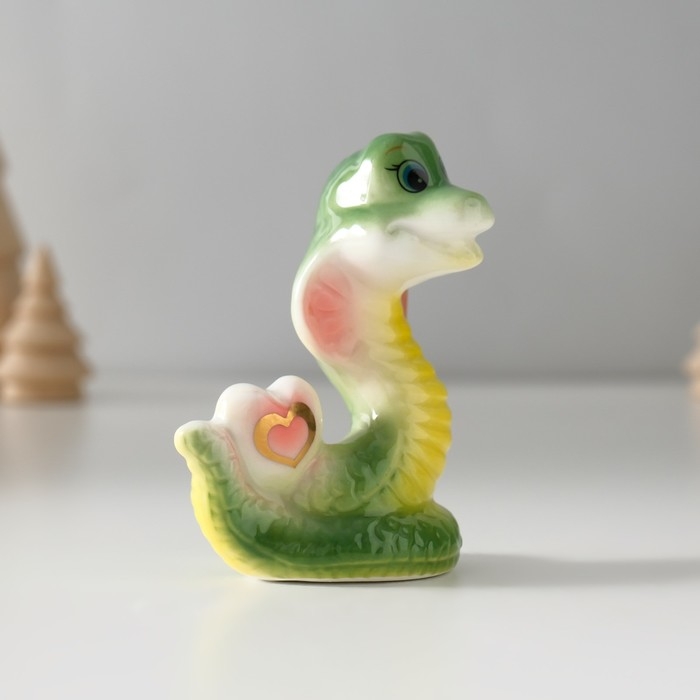 Сувенир керамика "Зелёная кобра с сердечком - Love" 4х7,5х8 см