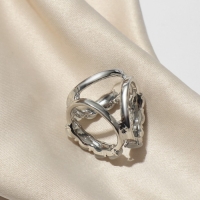 Муфта для платка &laquo;Треугольник&raquo;, цвет серый в серебре