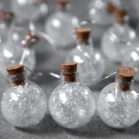 Гирлянда &laquo;Нить&raquo; 1.6 м с насадками &laquo;Шарики с белым конфетти&raquo;, IP20, серебристая нить, 15 LED, батарейки ААх2 (нет в комплекте), свечение белое