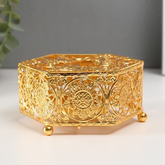 Подсвечник металл на 1 свечу "Шестигранник. Пушистые листья" золото d=5,5 см 10,7х12х5,6 см   104953