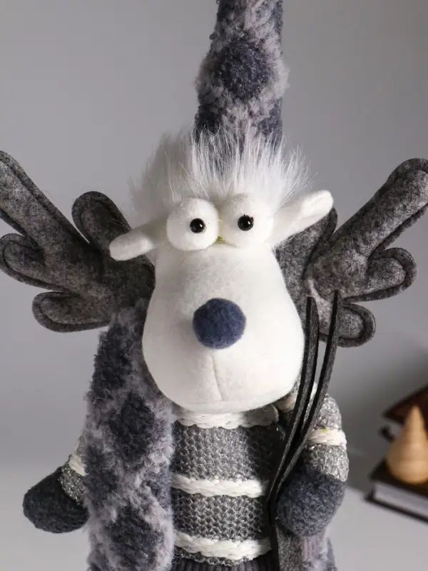 Кукла интерьерная "Лосиха в сером наряде, с лыжами" 14х12х45 см