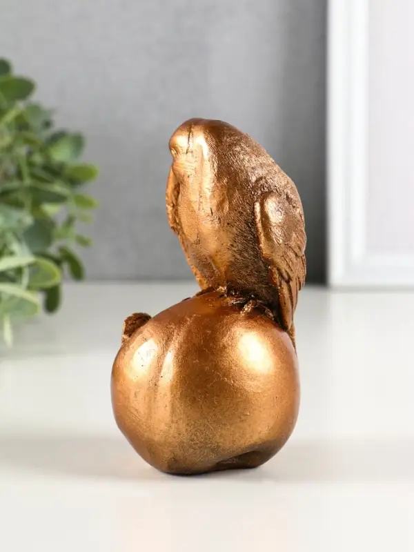 Фигура гипс "Птица на яблоке" высота 13 см, бронза