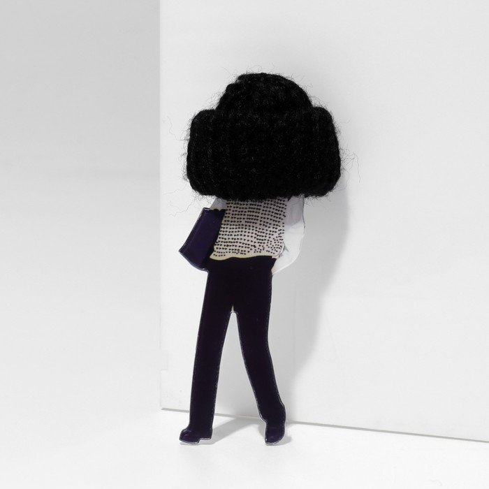 Брошь &laquo;Девочка&raquo; в жилетке, цветная в серебре