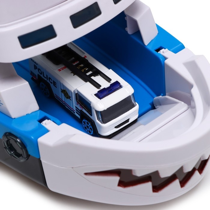 Парковка &laquo;Полицейский катер&raquo;, свет и звук