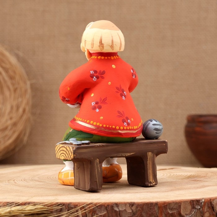 Ковровская игрушка "Скамейка Дед подшивает валенки", керамика
