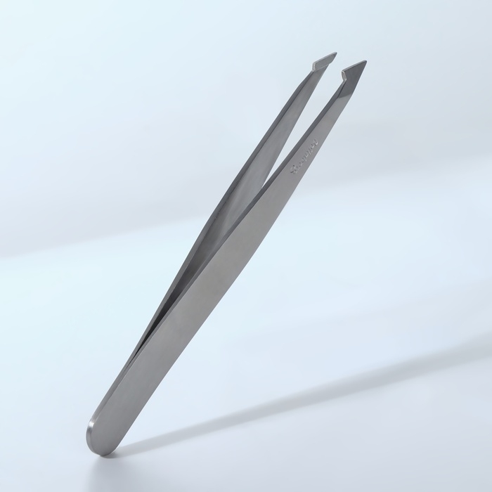 Пинцет скошенный Solinberg, 9.5 см, на блистере, цвет серебристый, 22DK Пинцет скошенный Solinberg, 9.5 см, на блистере, цвет серебристый, 22DK