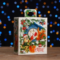 Новый год. Коробка подарочная "Белки и стрелки", 15,5 х 7 х 18,5 см. Новый год. Коробка подарочная "Белки и стрелки", 15,5 х 7 х 18,5 см.