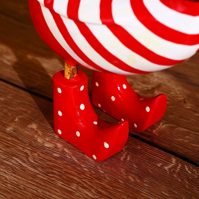 Сувенир "Уточка в красном" дерево 25х7х25 см