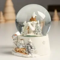 Сувенир полистоун водяной шар "Домик в заснеженном лесу" белый с золотом 7х8х9 см