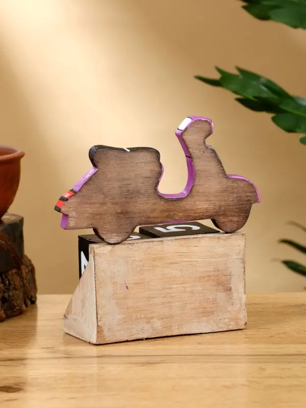 Календарь настольный &laquo;Мопед&raquo;, 14&times;5.5&times;14.5 см, дерево, фиолетовый