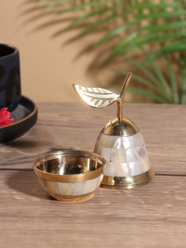 Шкатулка &laquo;Груша&raquo;, латунь с перламутром, 6&times;6&times;12 см, белая