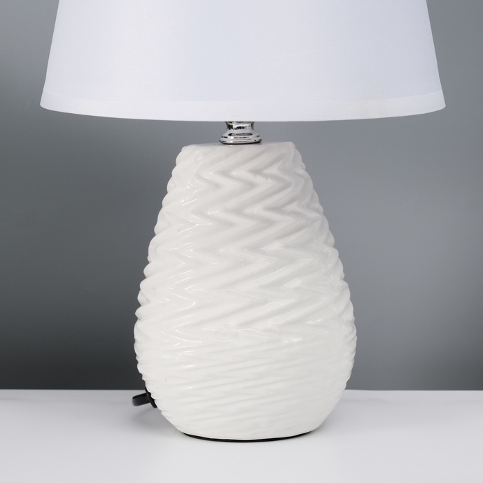 Настольная лампа с абажуром RISALUX &laquo;Мелли&raquo;, Е14, 40 Вт, белый, 19.5&times;19&times;,5&times;31.5 см