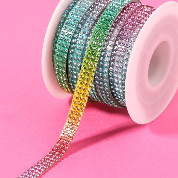 Стразы самоклеящиеся, d = 2 мм, ширина - 7 мм, 4,5 &plusmn; 0,5 м, цвет радуга