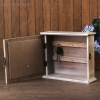 Ключница дерево 6 крючков "Любовь заставляет мир вращаться" 20,3х24х7,3 см