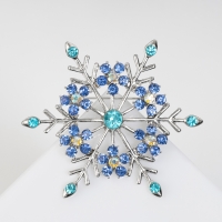Брошь новогодняя &laquo;Снежинка&raquo;, цвет радужно-синий в серебре