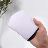 Варежка для умывания, 12,5 &times; 10 см, с подвесом, цвет белый/чёрный