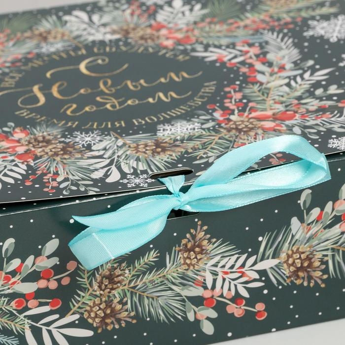 Коробка подарочная новогодняя складная &laquo;Новогодняя ботаника&raquo;, 31 х 24.5 х 8 см, Новый год