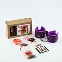 Минигифтбокс «За плохое поведение»: леденец, мармелад, чай, наручники Минигифтбокс «За плохое поведение»: леденец, мармелад, чай, наручники