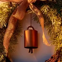 Декоративный венок &laquo;Ель с колокольчиком&raquo;, d=55 см, 30LED, от батареек CR2032&times;2, свечение тёплое белое