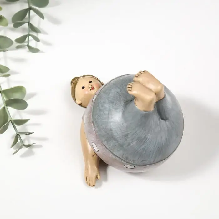 Фигурка полистоун &laquo;Пышечка: упражение берёзка&raquo;, 10.5&times;11&times;11.5 см