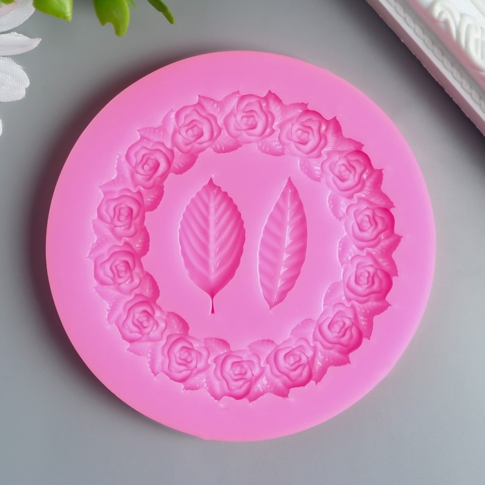 Молд силикон Молд силикон "Круг из роз и листики" 3 предмета 8,5х8,5х0,5 см