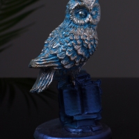 Статуэтка "Филин на пьедестале" 7х6х13  см, цвет серо-голубой