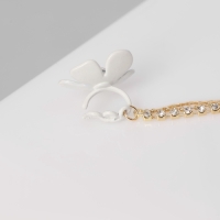 Серьга &laquo;Кафф&raquo; цветок, ромашка, цвет белый в золоте