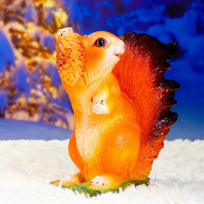 Садовая фигура "Белка с шишкой" 13&times;18&times;28см