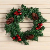 Венок новогодний d-19 см "Уютная сказка" ягоды шишки
