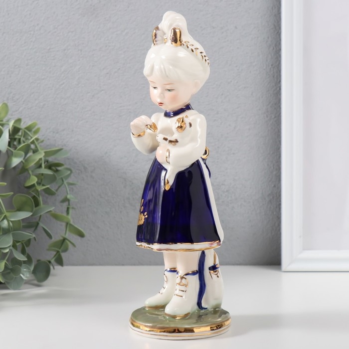 Сувенир керамика Сувенир керамика "Девочка играет котёнком" кобальт 7,3х7,3х22,5 см