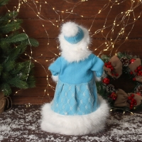 Снегурочка "В пушистой шубке, с фонариком" двигается, с подсветкой, 40х20 см, голубой Снегурочка "В пушистой шубке, с фонариком" двигается, с подсветкой, 40х20 см, голубой