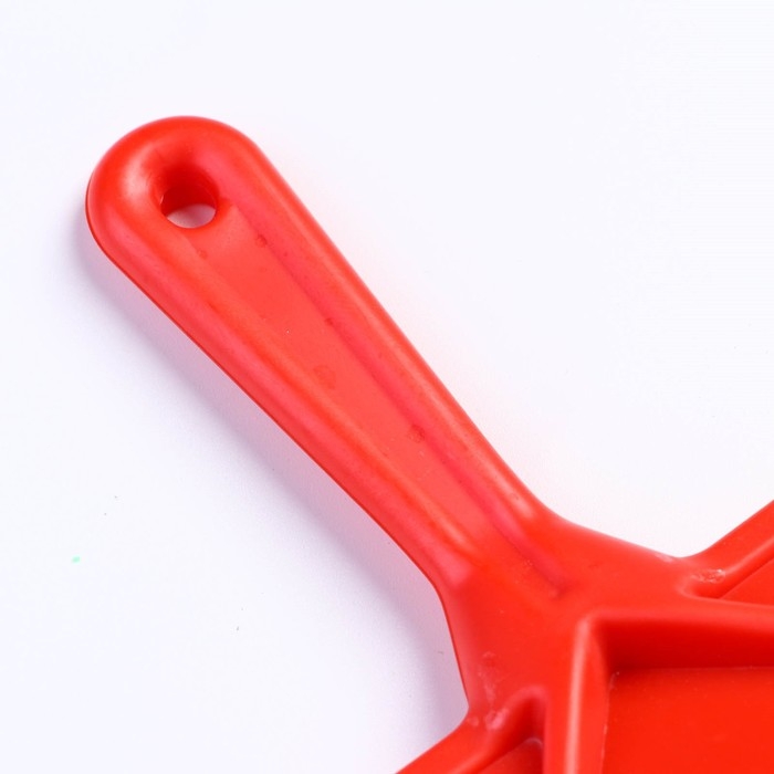 Пуходёрка Пуходёрка "Симпл" с каплями, с пластиковой ручкой 9,2 х 13,2 см, красная