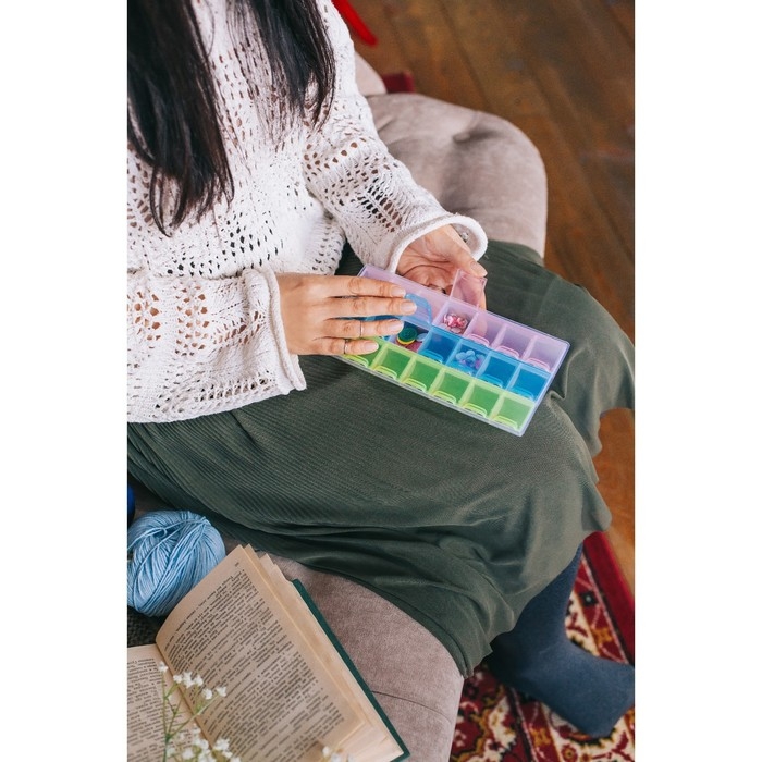 Органайзер для рукоделия, 21 отделение, 21,5 &times; 10,5 &times; 2 см, цвет МИКС