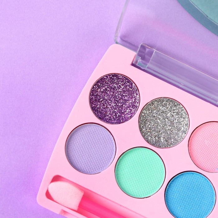 Набор детской косметики с наклейками &laquo;Миллион лайков&raquo;, тени, блеск для губ