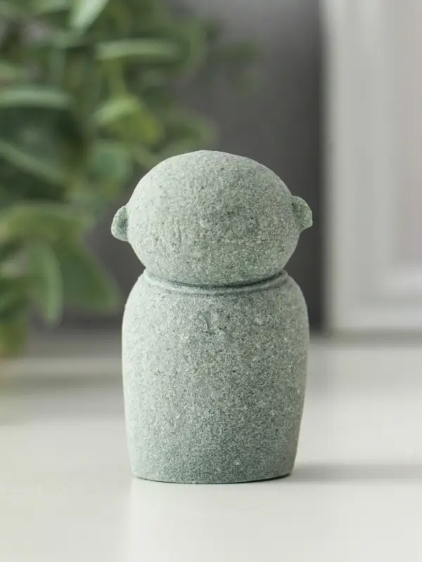 Подставка под благовония песчаник "Маленький монах Сян Дао" 3,5х3х5,5 см