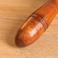 Сувенирный музыкальный инструмент "Маракас" махагон, кокос, 10х10х23 см