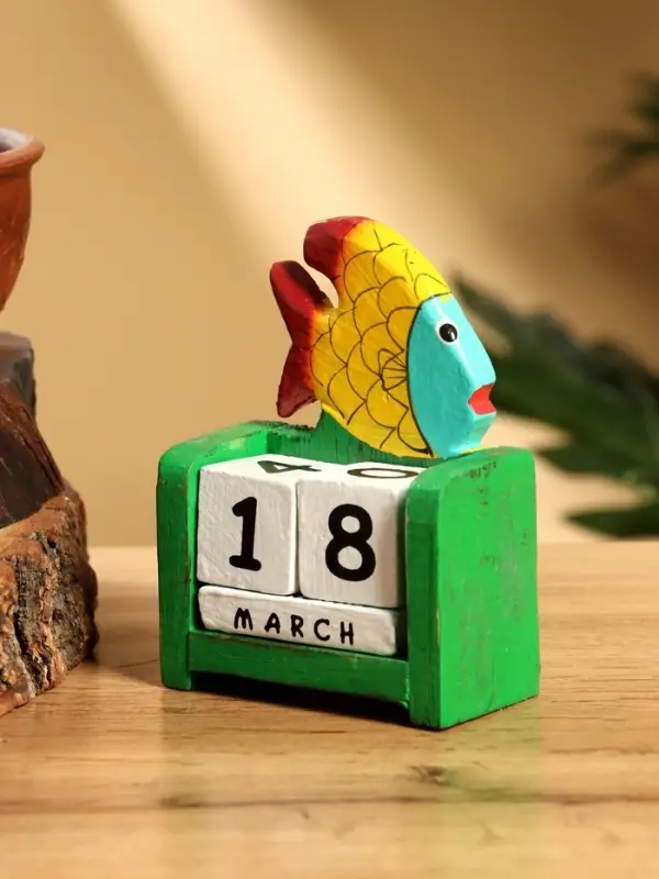 Календарь настольный "Рыбка" дерево 7х4х9 см, цв. зелёный