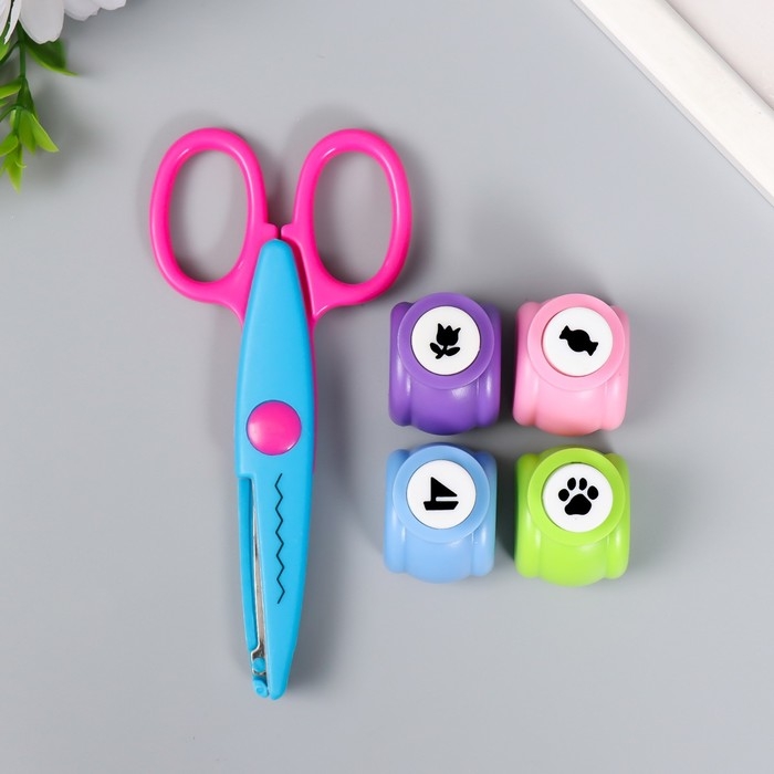 Набор для скрапбукинга "Средняя волна" ножницы фигурные 13,5см+4 дырокола d=1,2см 11,2х18 см   94115